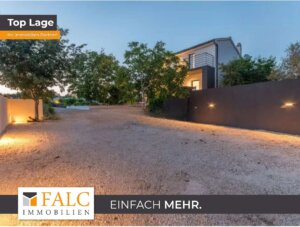 Zwischen Meer und Olivenbäumen: Villa mit Pool und mehr! - FALC Immobilien Heilbronn